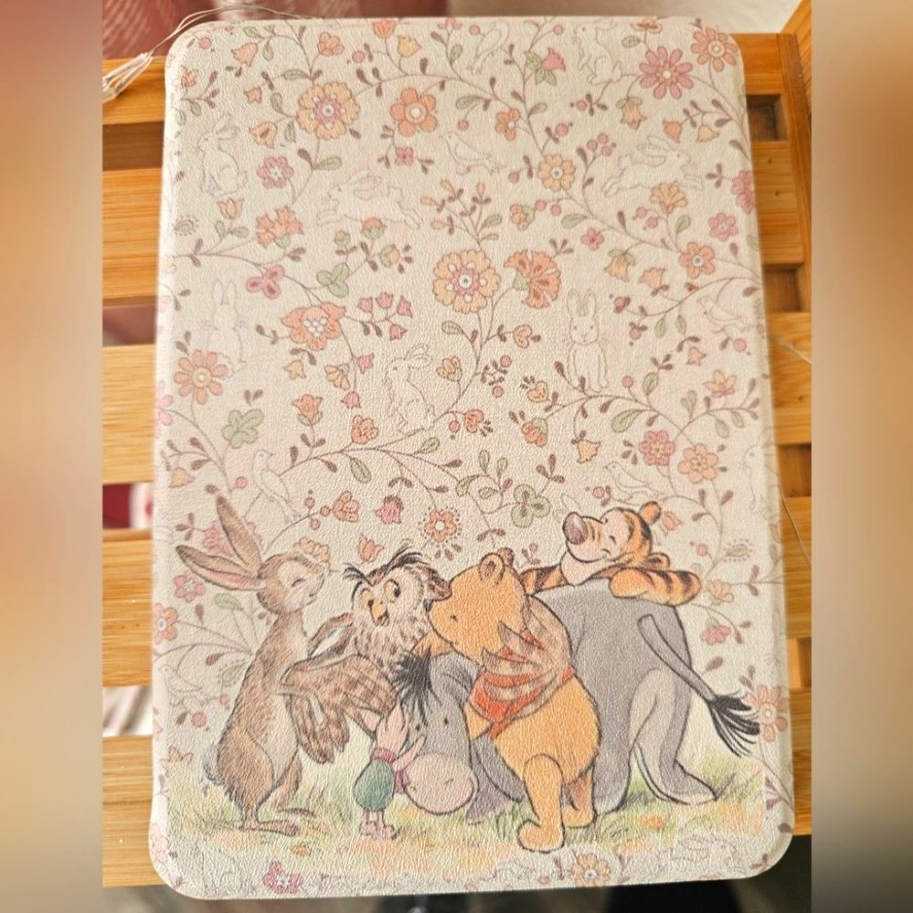 Winnie the Pooh and friends kindle case